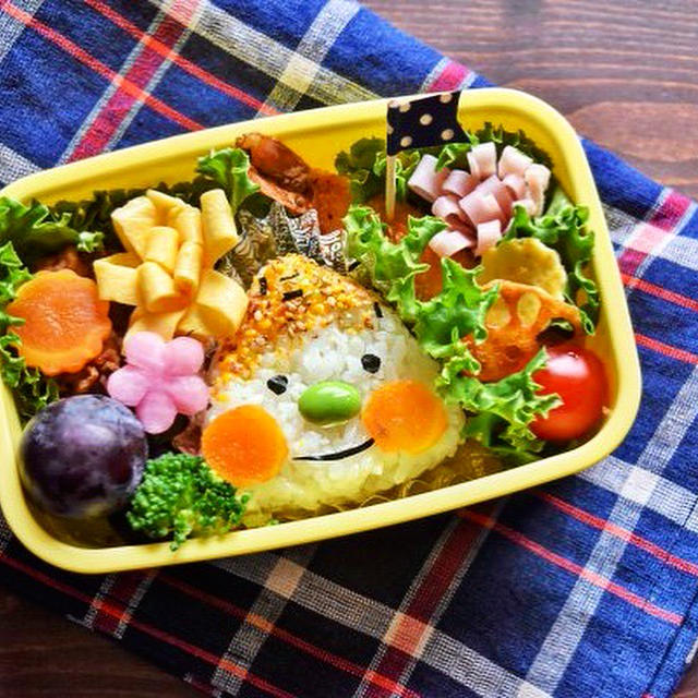 三男　遠足のお弁当(なんだか憎めない、やる気なし、寝起きのおにぎり君)