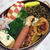 ささ身のねじり焼き弁当。仲良く眠るにゃんこ