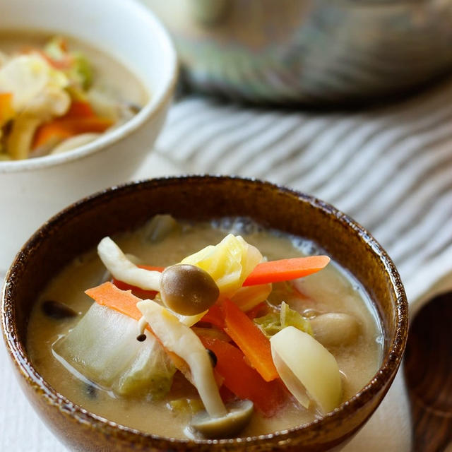 白菜の豆乳味噌スープ