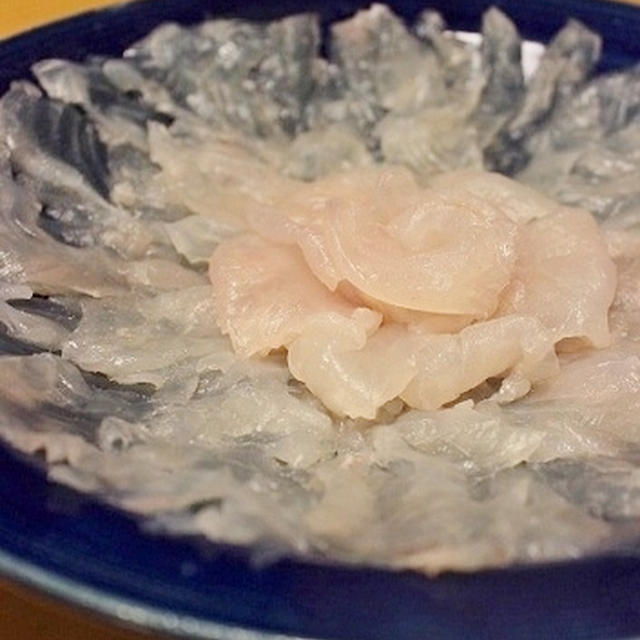 カワハギの薄造りを肝と一緒に