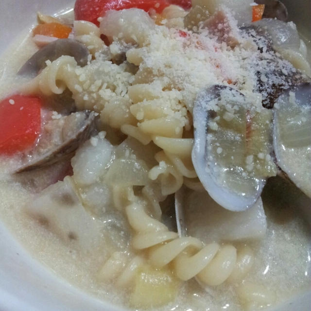 パスタさんも一緒にクラムチャウダー