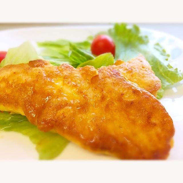 お弁当やおかずにもぴったり！「卵をくるんで焼くとパサパサしない鶏ささみのピカタ」