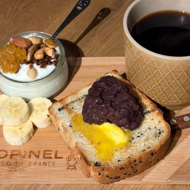 黒ごま食パンあんバタートースト♪
