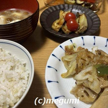 れんこんと鶏肉のピリ辛炒め＆茄子とミニトマトのさっぱりマリネ＆なめこと豆腐の味噌汁