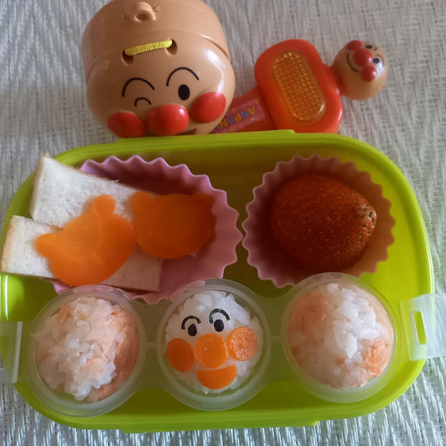 こにぎりで孫のお弁当〖デコ弁〗