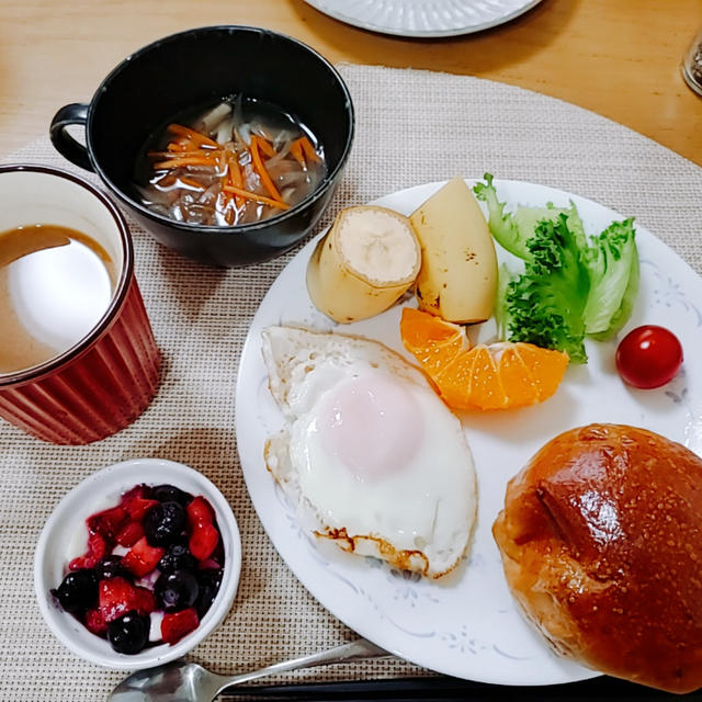 日曜日：今日の朝食＆夫のお弁当と私の昼食‥