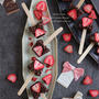 【バレンタインレシピ＠2024】パフとナッツのストロベリークランチチョコレートバー＠PR