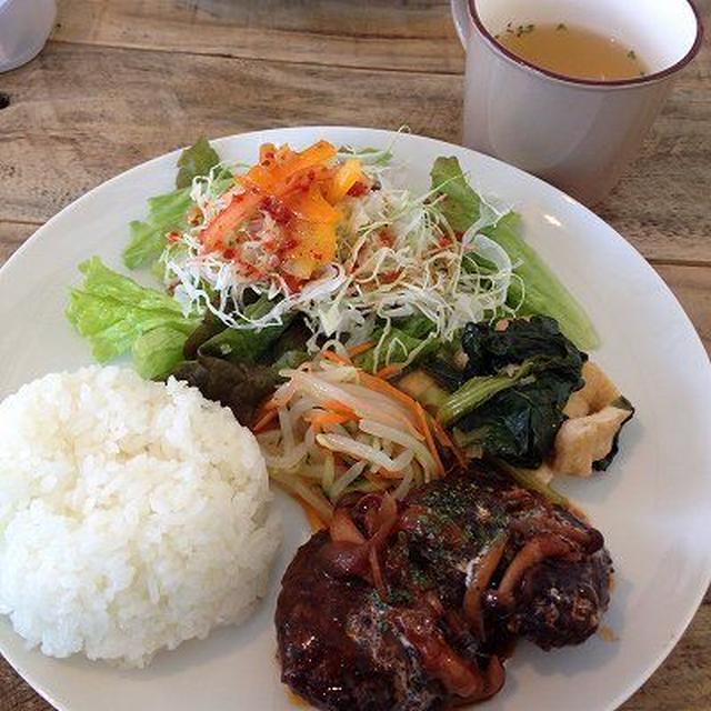 カフェでランチ。長男夫婦のお土産は幻の焼酎？
