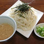 今朝の麺は季節外れに「ごまざるうどん」