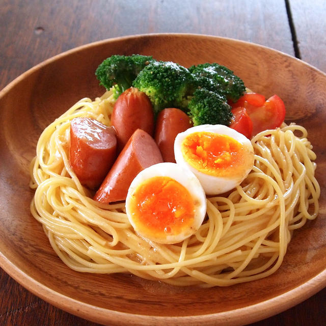 まかないメタルめし「ゆでたまごサラダスパ」