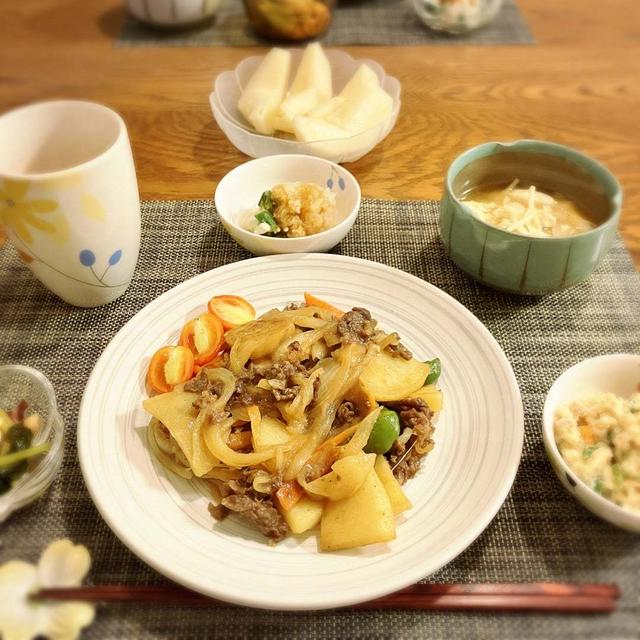 ごはんがススム、牛肉でもりもり野菜炒め　晩ごはん