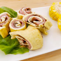 簡単おつまみ「シャウ ベーコロンと油揚げのロール焼き