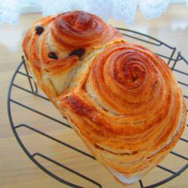 ｸﾘｰﾑﾁｰｽﾞとｼﾅﾓﾝ&ﾁｮｺの折り込みﾊﾟﾝ♪お花編みﾊﾟﾝでﾀﾏｺﾞ焼きｻﾝﾄﾞ♪