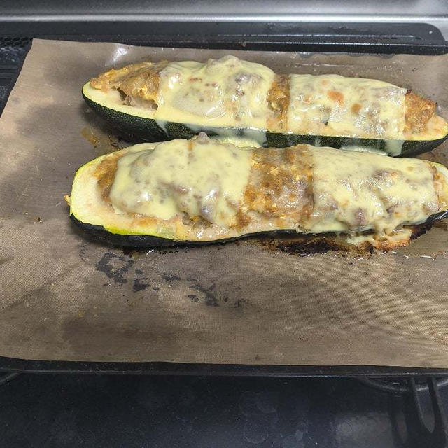 昨日の夕食は、ズッキーニの肉詰め