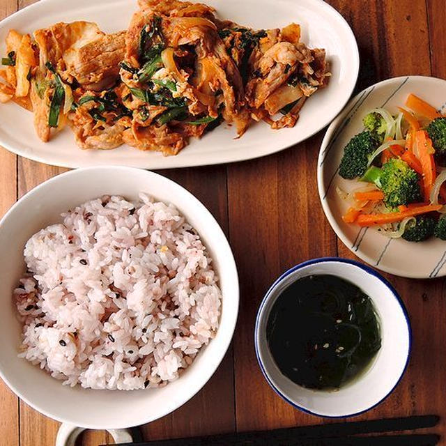 2/11(土･祝)の昼　豚キムチ定食(ご飯大盛)