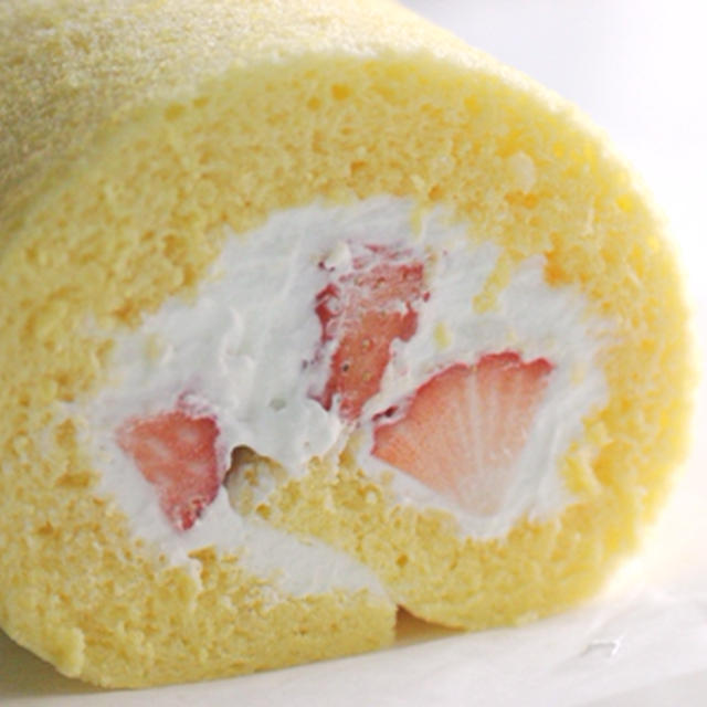 苺のロールケーキ