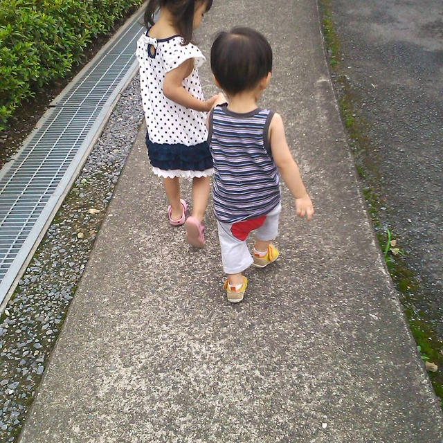 手をつないでお見舞いへ。