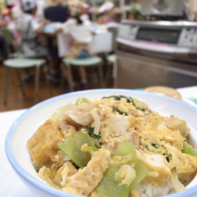お家っぽい丼。青梗菜と厚揚げ入り　親子でつくる親子丼