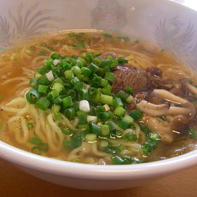 牛すじラーメンと、牛すじのおつまみ