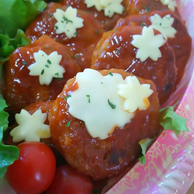 桜のチーズをのせて
