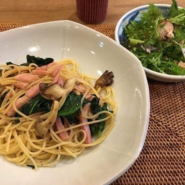 キノコのパスタと一杯飲みのお夕飯。