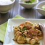 ごはんにのっけてどうぞ-豆腐とベーコンのねぎ炒め。ゼラチン塩鶏ときゅうりの和え物。