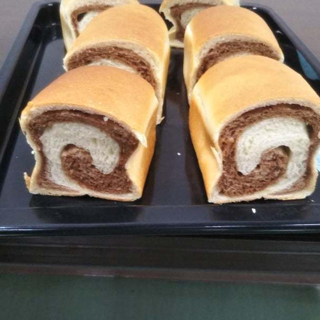 チョコとバニラの渦巻き食パン