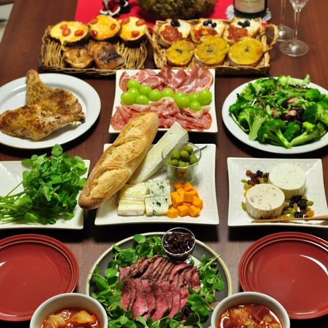 過去10年分のクリスマスの食卓写真と献立まとめ※クリスマスに役立つレシピ【ローストビーフ・ポーク・チキン】