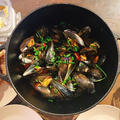 ムール貝の白ワイン蒸し　French Steamed Mussels