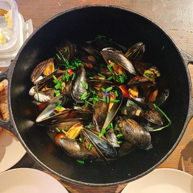 ムール貝の白ワイン蒸し　French Steamed Mussels