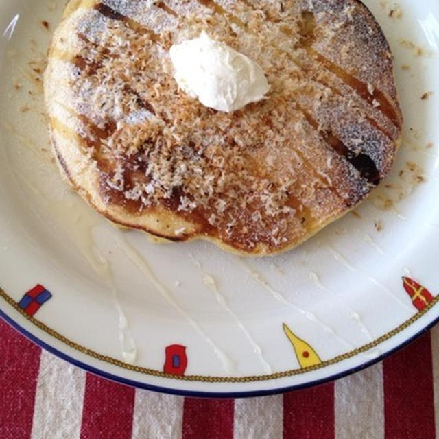 サワークリーム風味のココナッツバナナパンケーキ