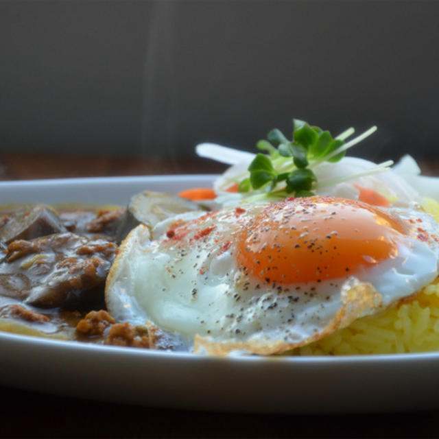 ストウブで「サフランライス＆鶏挽肉でナスとズッキーニのカレー」