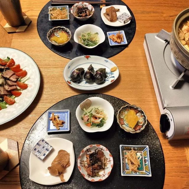 カレー鍋とパストラミのサラダ、小鉢6品で晩酌