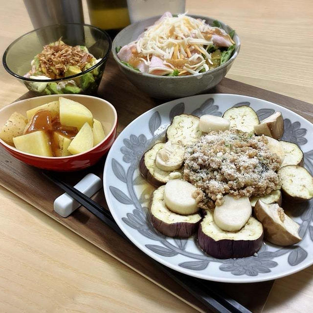 茄子とエリンギ　肉味噌のせ　コーンとアボカド　の献立。