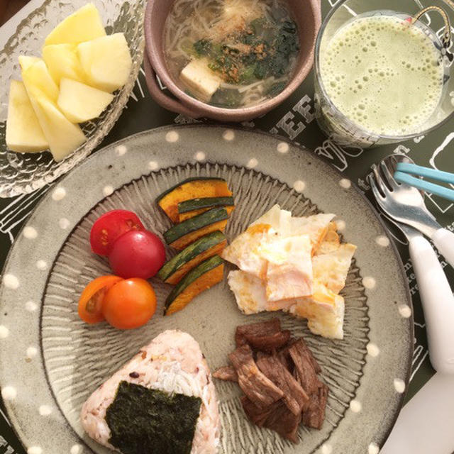 息子ごはん　焼肉と焼魚 果物が大好き！