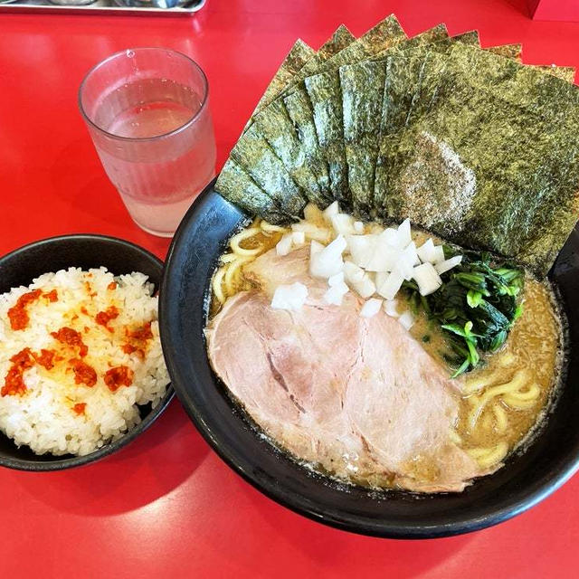 煮干ラーメンを海苔増しで啜りサービス半ライスを食す 〜濃厚なる家系〜