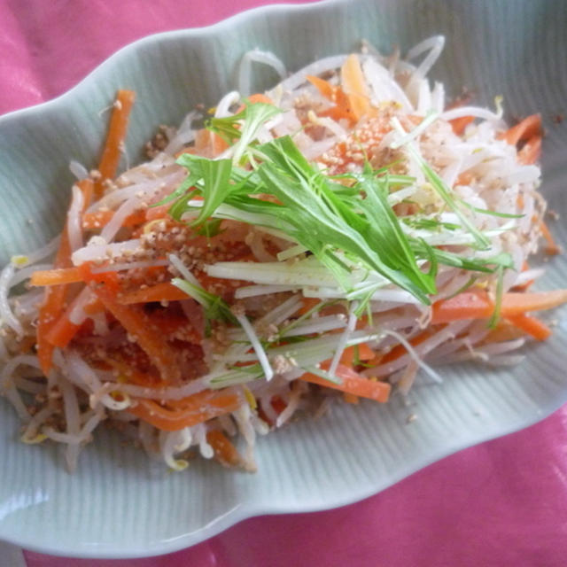 もやしとにんじんのナンプラー胡麻和え