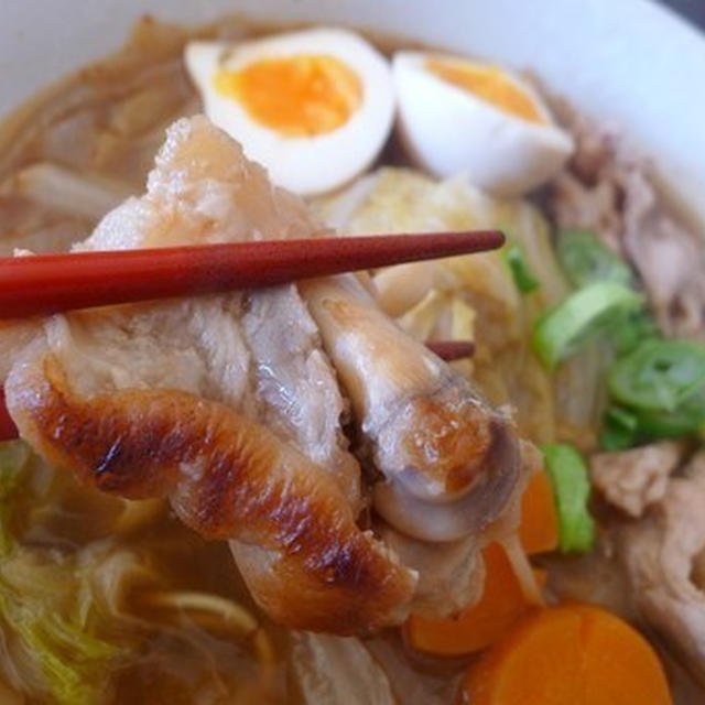 コラーゲンたっぷり！豚足ラーメン