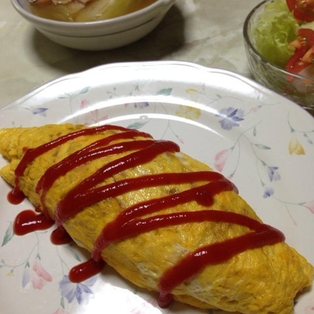 オムライスと焼きキャベツとベーコンのスープ