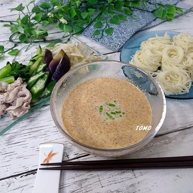 市販の胡麻ドレッシングと麺つゆで♪冷やしつけ麺風冷しゃぶ素麺