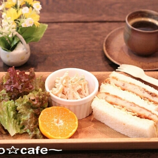 朝カフェ★コロッケサンドモーニング・夜の公園