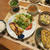 サーモンムニエル＆牛筋コンオムレツの晩ご飯　と　何の花でしょうシリーズ２♪