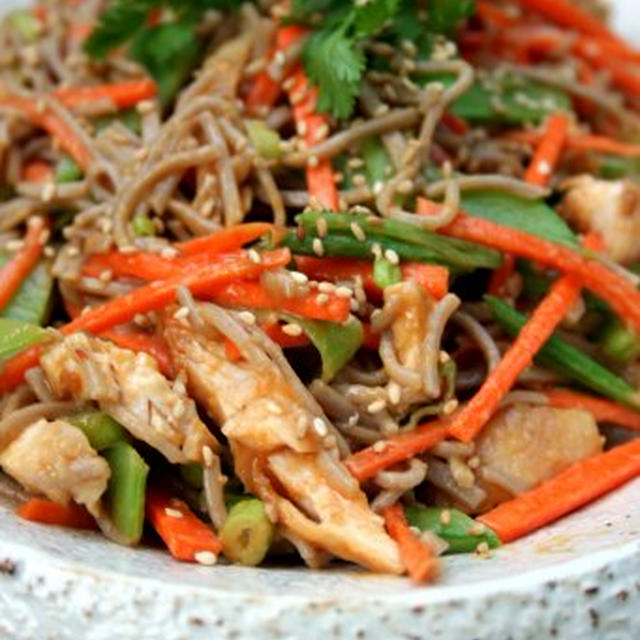 Soba Noodle Salad with Peanut Butter Dressingそばと鶏肉のサラダ、ピーナッツバタードレッシングあえ