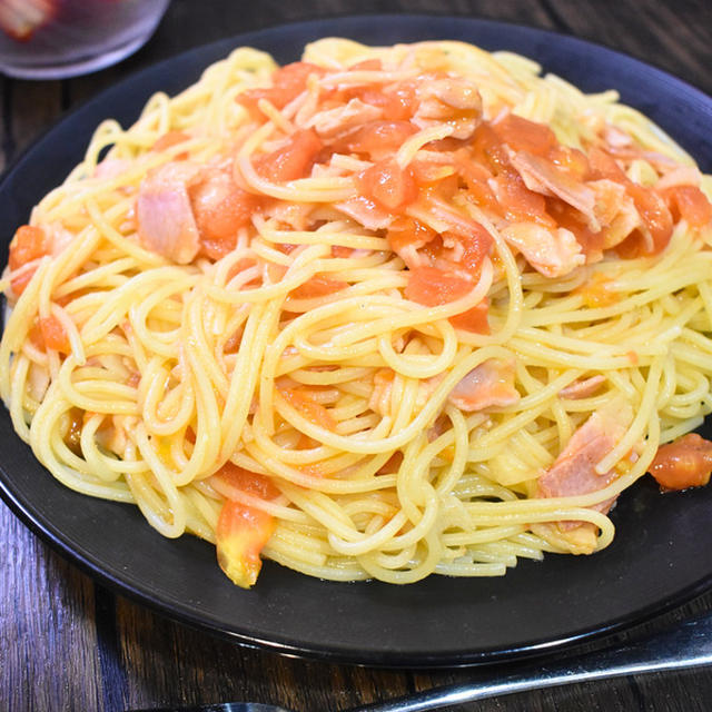 どんどん進む♪フレッシュトマトとベーコンのパスタ