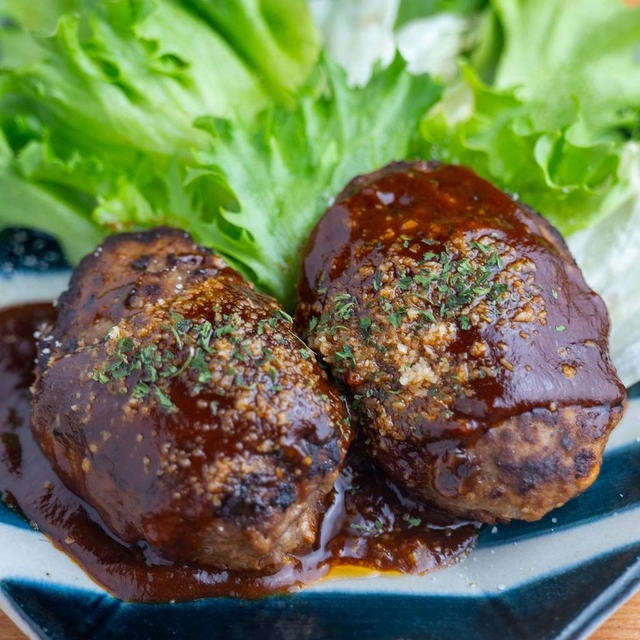 【玉ねぎ・ボウル・包丁使わない】常識破りの肉汁ハンバーグ