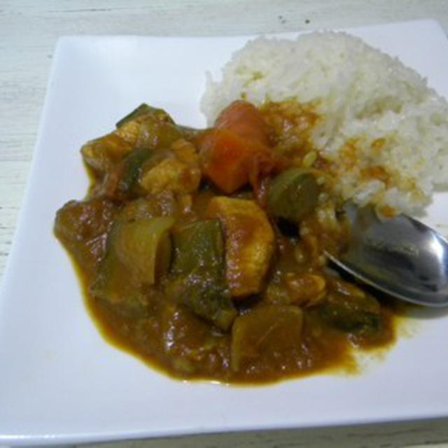 キュウリのトマトチキンカレー