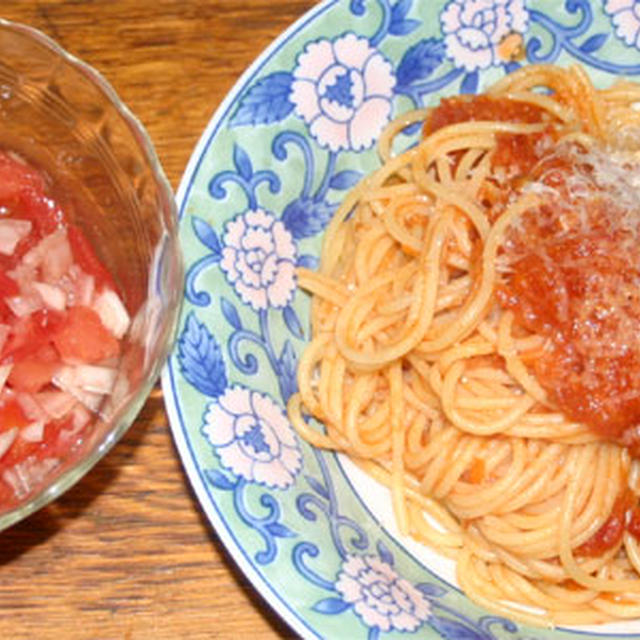 トマトスパゲティーとトマトサラダ