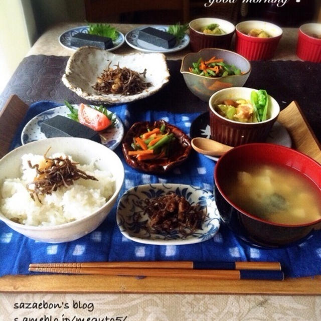 朝ごはんとおかず(黒ごま豆腐……)