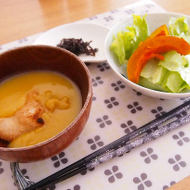 ■メニュー■餃子、南瓜のポタージュ、蒸し茄子とめかぶのあえ物、茹で落花生＊１１月５日