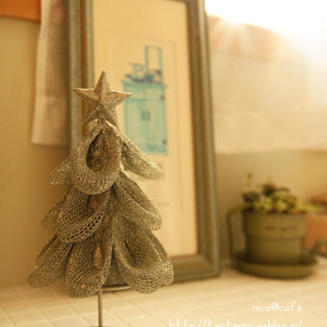 クリスマスの飾りつけ～☆　小さなツリーをあちこちに